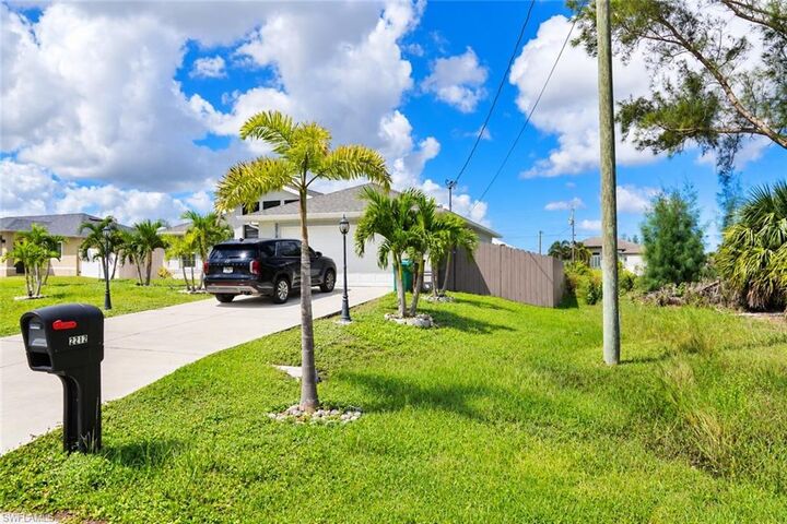 Property Photo: 2212 NW 42nd Pl FL 33993