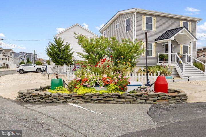 Property Photo:  4 Weaver Drive  NJ 08050 