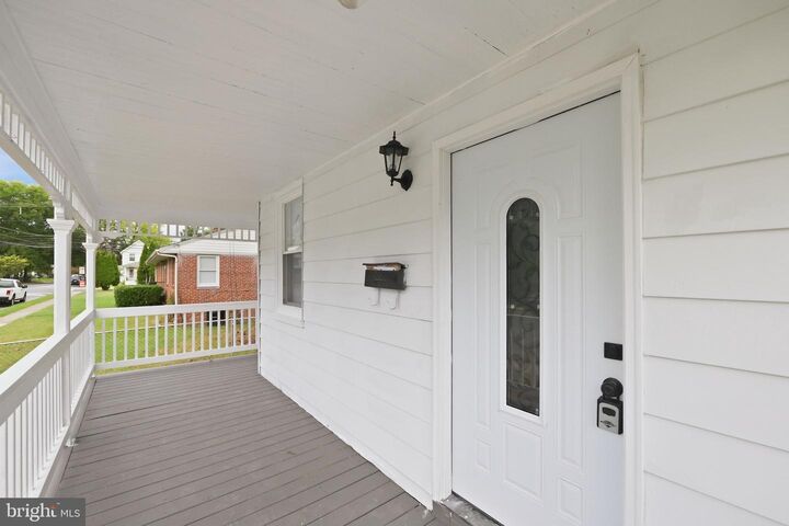 Property Photo:  339 Laurel Avenue  MD 20707 