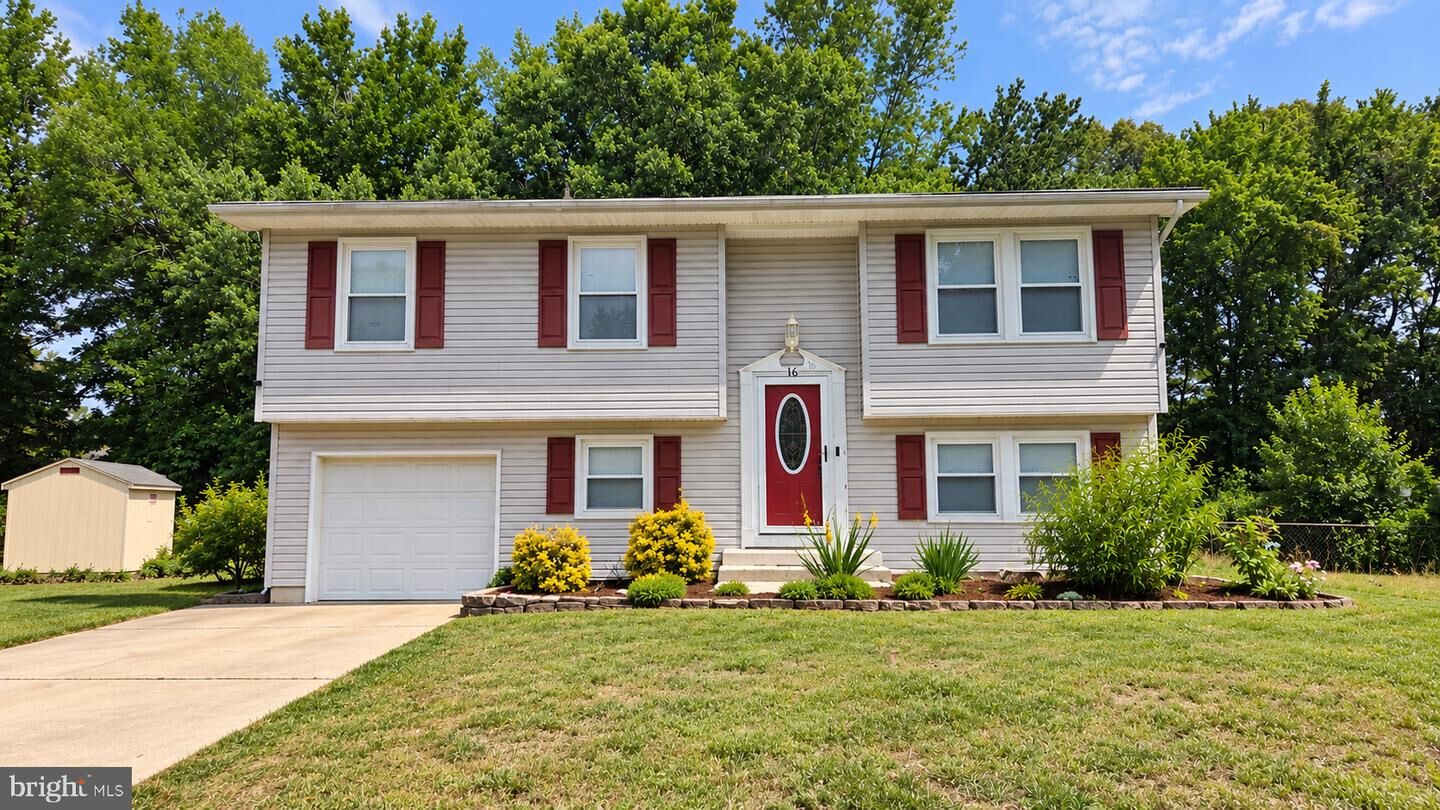 Property Photo:  