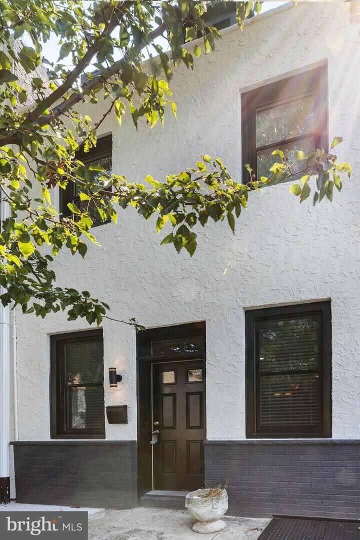 Property Photo:  943 E Passyunk Avenue  PA 19147 