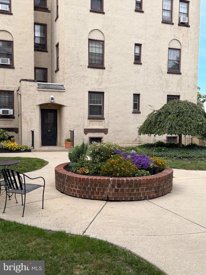 Property Photo:  210 E Maple Avenue C6  NJ 08109 