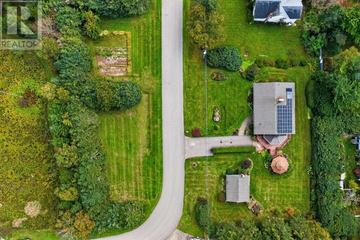 Property Photo: 22 Upper Tea Hill Crescent PE C1B 2V1