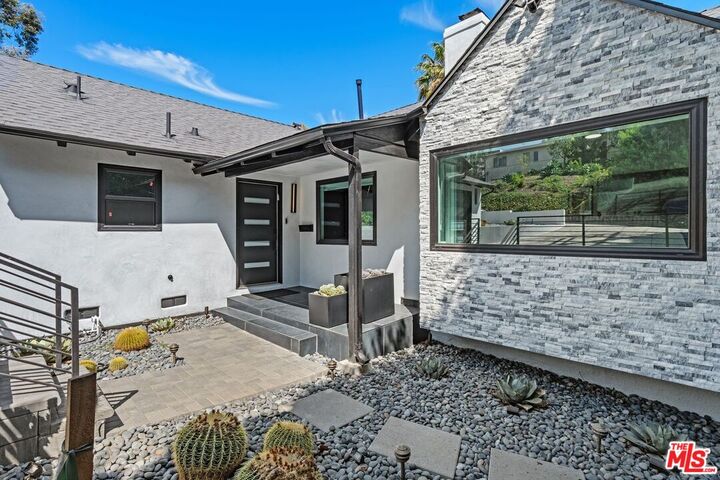 Property Photo: 3304 Shelby Dr CA 90034
