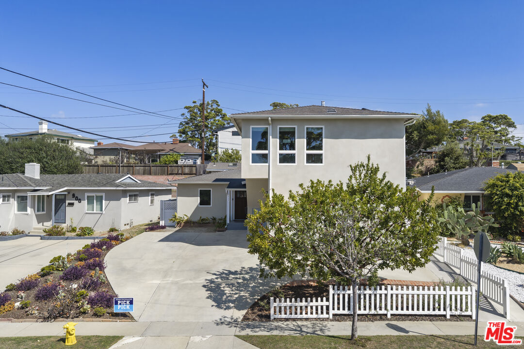 Property Photo:  828 McCarthy Ct  CA 90245 