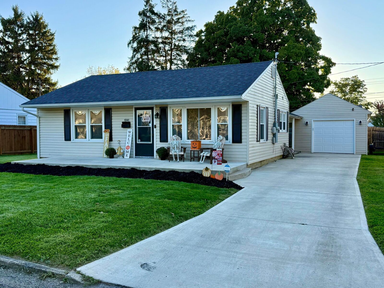 Property Photo: 1041 Sunshine Street OH 43113