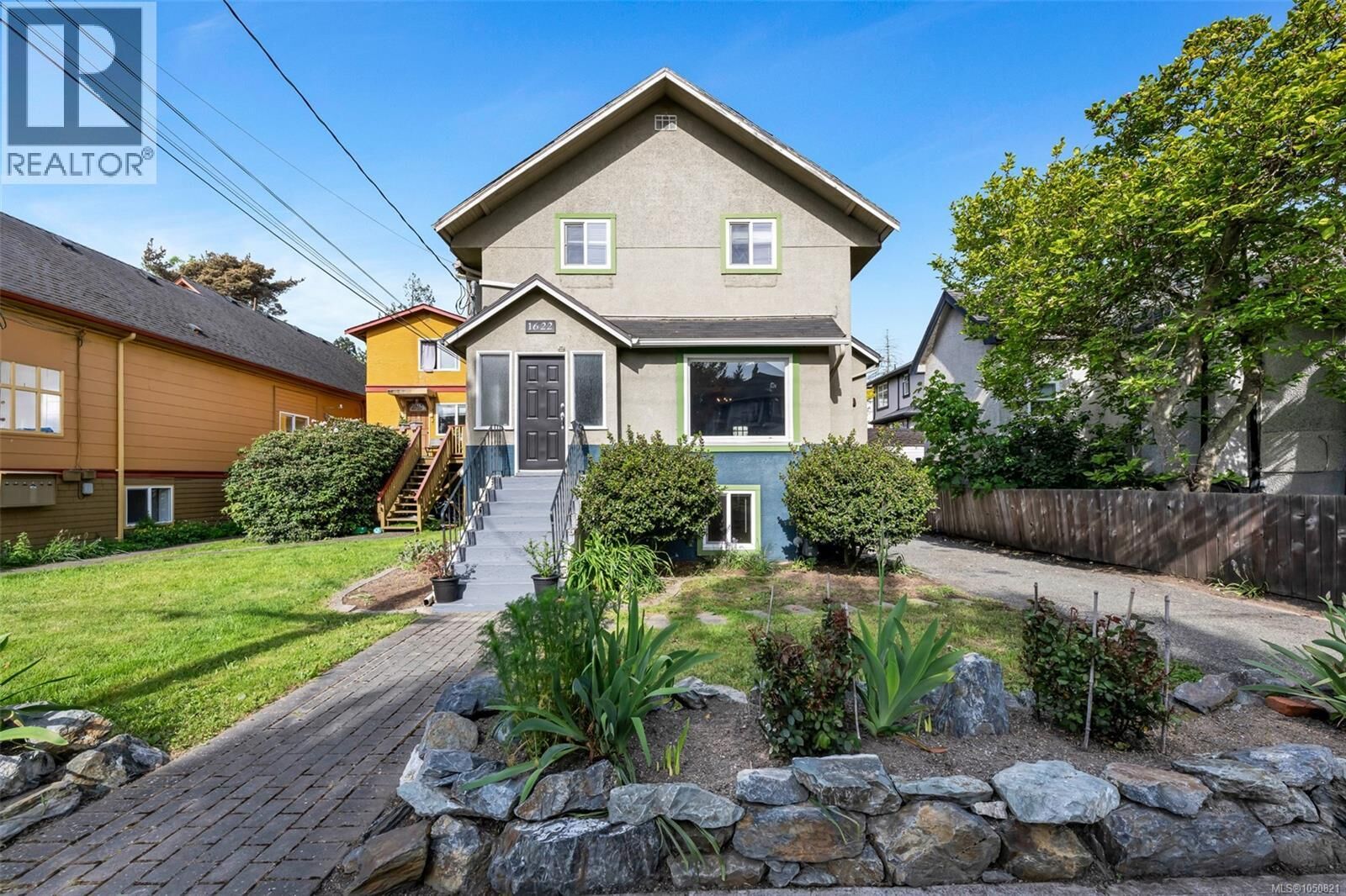 Property Photo:  1622 Camosun Street  BC V8T 3E6 