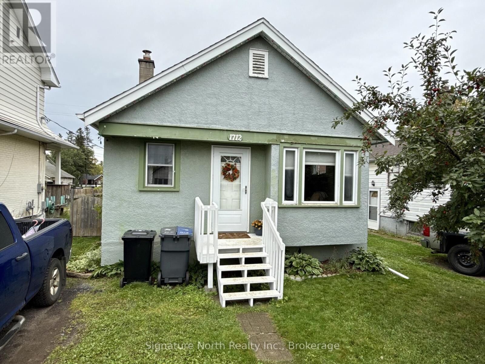 Property Photo:  1712 Sills Street  ON P7E 5S6 