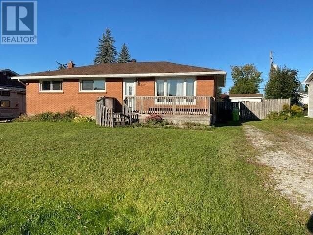 Property Photo:  147 Caledon St  ON P6B 5C2 