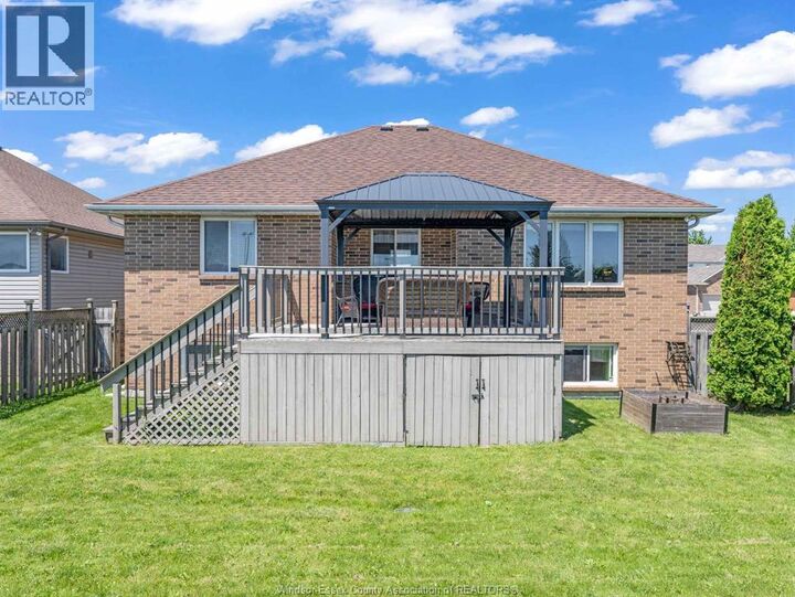 Property Photo:  1541 Heatherglen Drive  ON N8N 5B3 