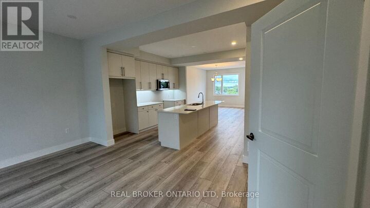 Property Photo:  925 Deveron Crescent 44  ON N5Z 5A4 