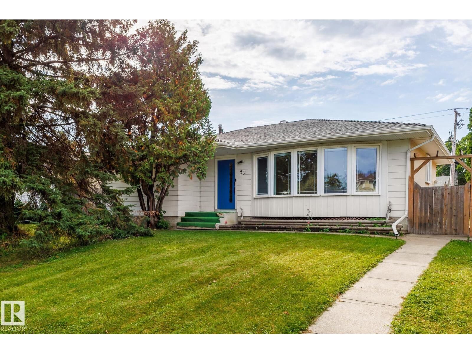 Property Photo:  52 Belleville Av NW  AB T7X 1J7 