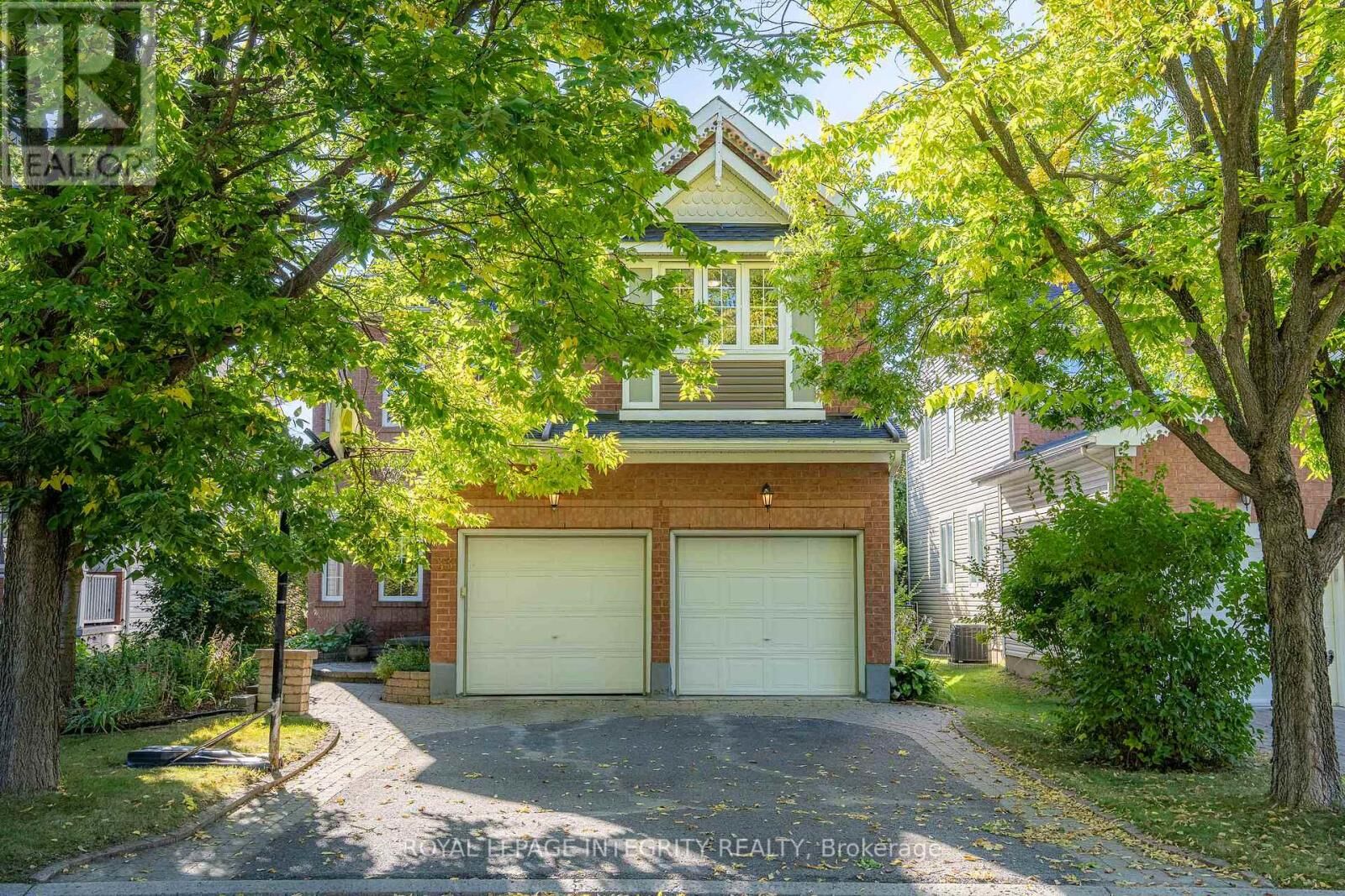 Property Photo:  33 Norgold Crescent  ON K2T 1J1 