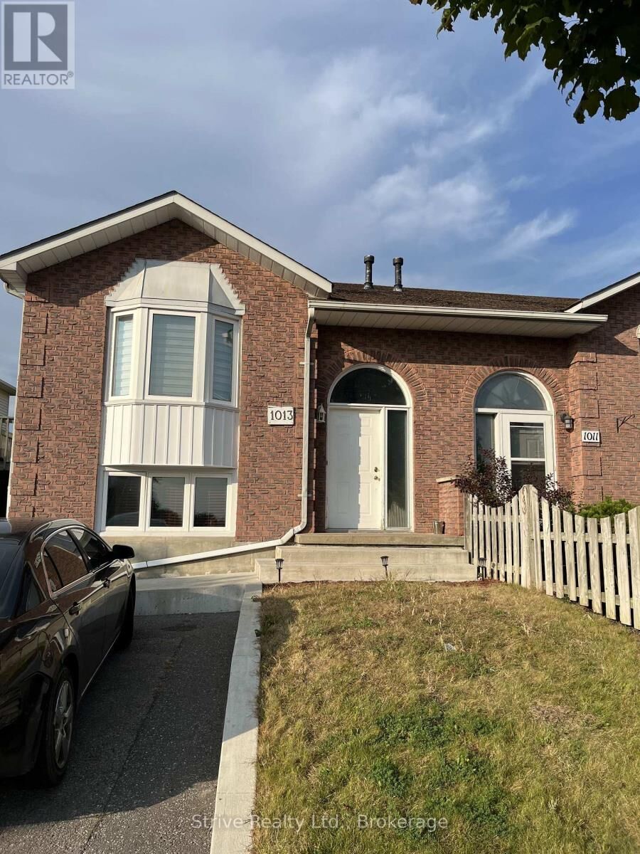 Property Photo:  1013 Attersley Drive  ON L1K 2G9 