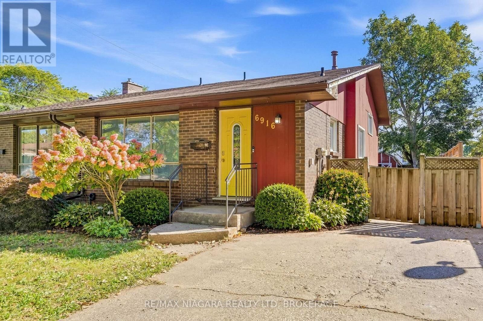 Property Photo:  6916 Dolphin Street  ON L2E 6Y2 