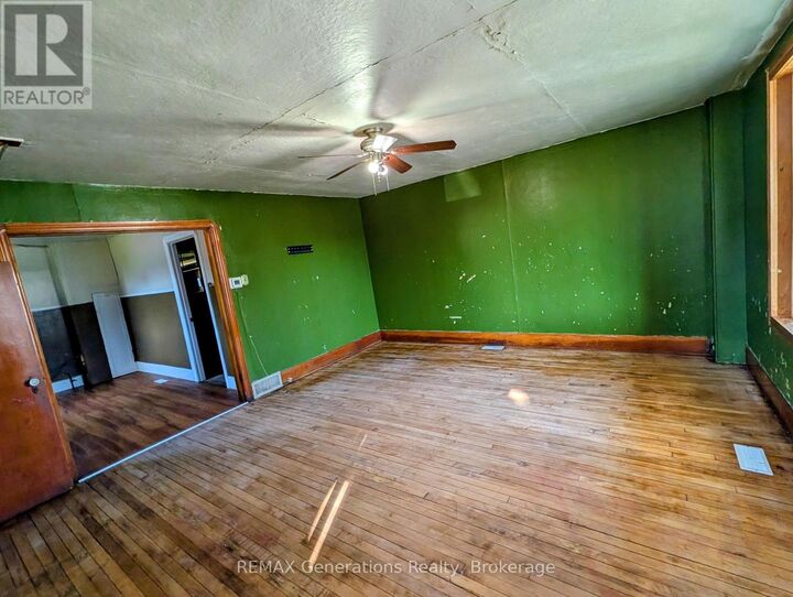 Property Photo:  607 McIntosh Street  ON P7C 3A3 