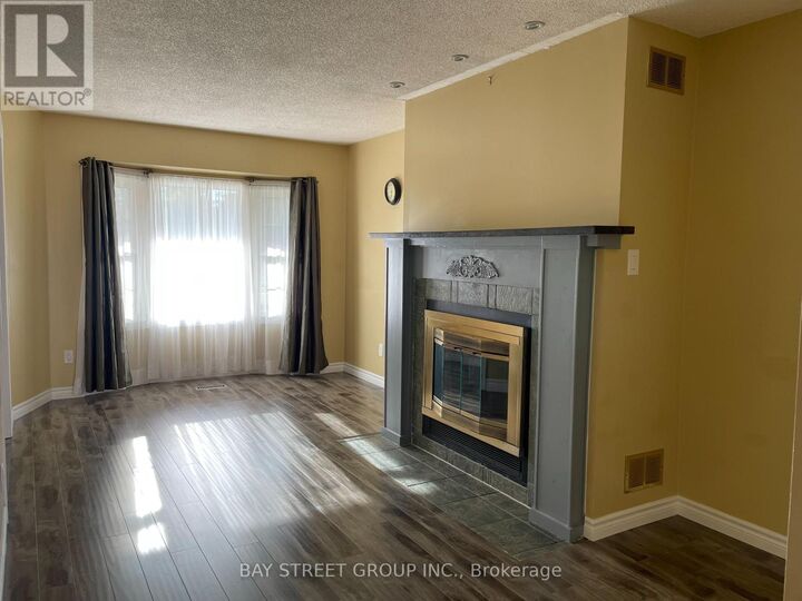 Property Photo:  27 Lindsay Court  ON L4M 6G5 