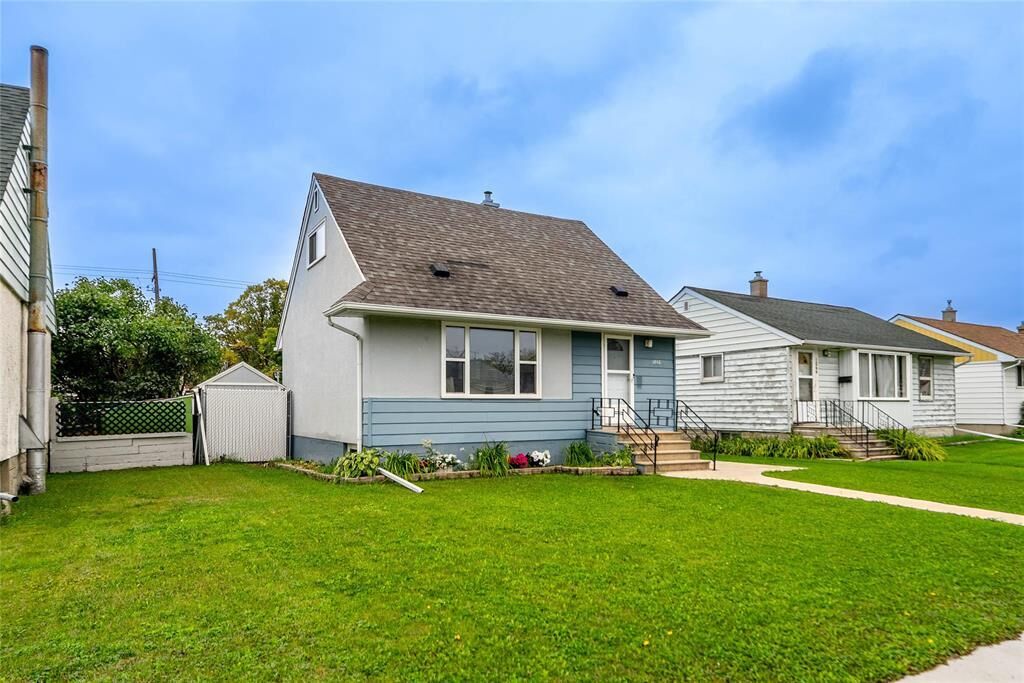 Property Photo: 1062 Mountain Avenue MB R2X 1C7