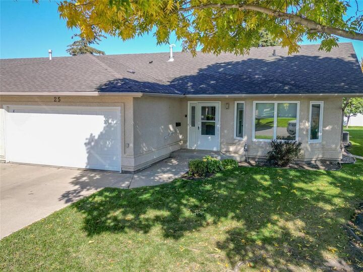 Property Photo:  25 Falcon Place  MB R7B 4A1 