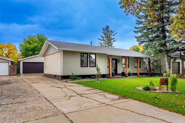 Property Photo: 6 Collingham Bay MB R3R 1V2
