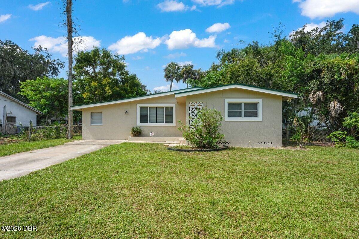 Property Photo: 730 Briarwood Drive FL 32114