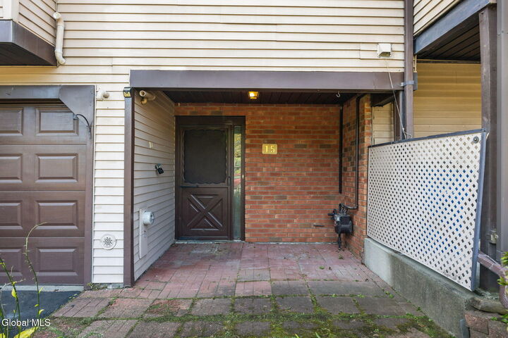 Property Photo:  15 Kensington Square  NY 12047 