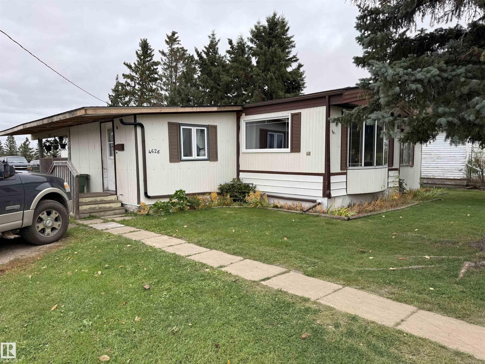 Property Photo:  4626 51 Avenue  AB T0B 4R0 
