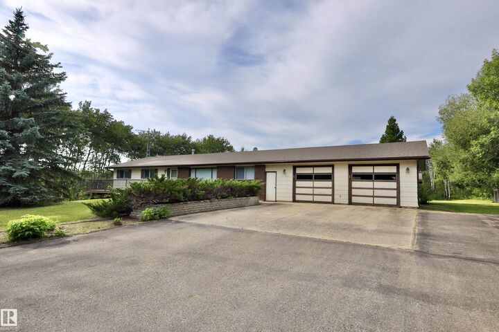 Property Photo:  473051 Rge Road 242 14  AB T0C 1Z0 