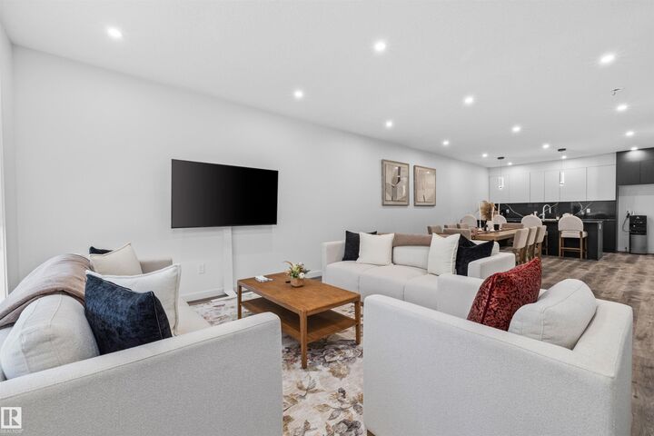 Property Photo:  10989 73 Avenue NW 4  AB T6G 0C3 
