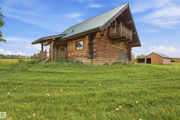 Property Photo:  10005 Twp Rd 533  AB T0E 2M0 