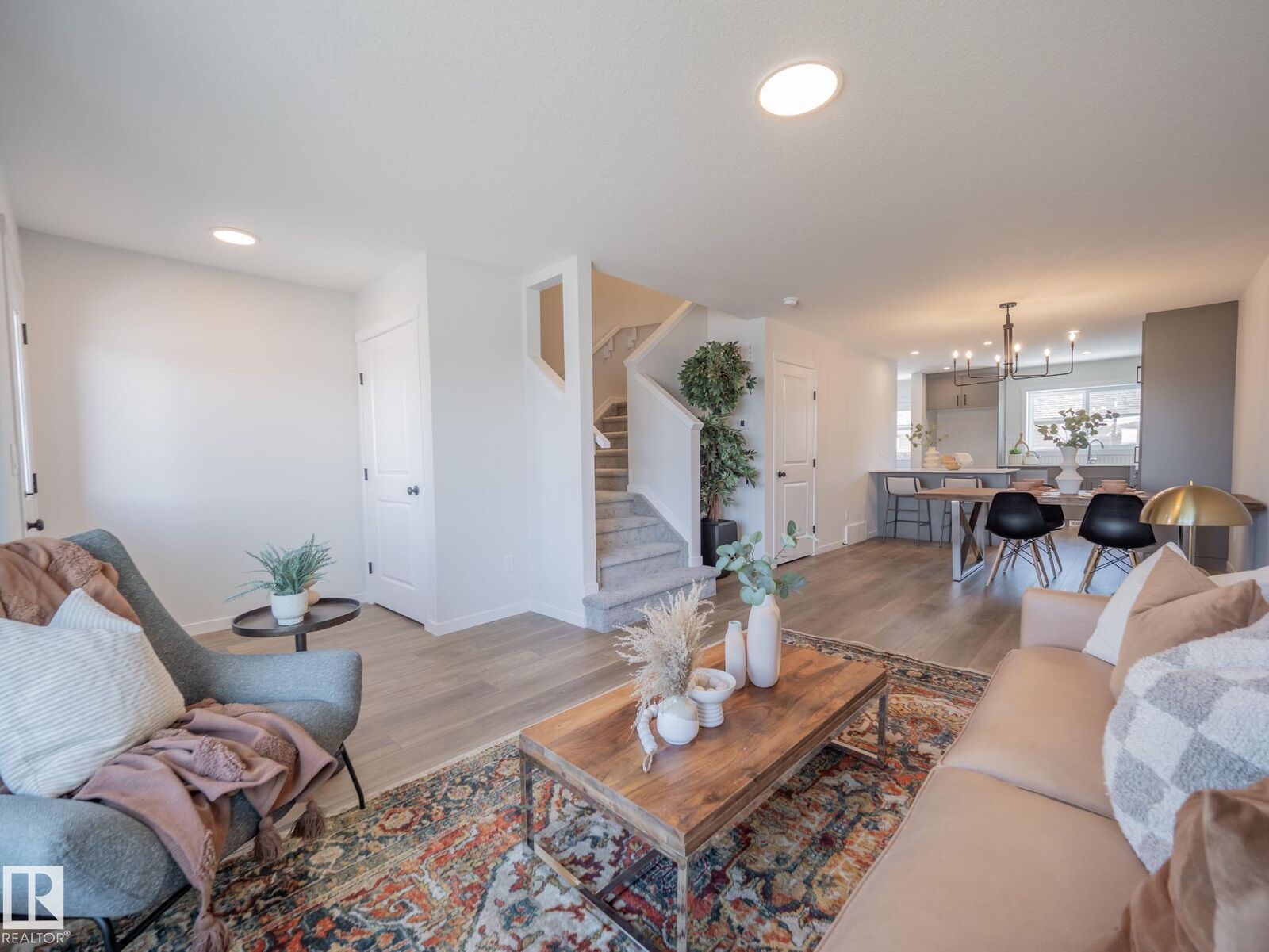 Property Photo:  5224 Schonsee Drive NW  AB T5Z 0M5 
