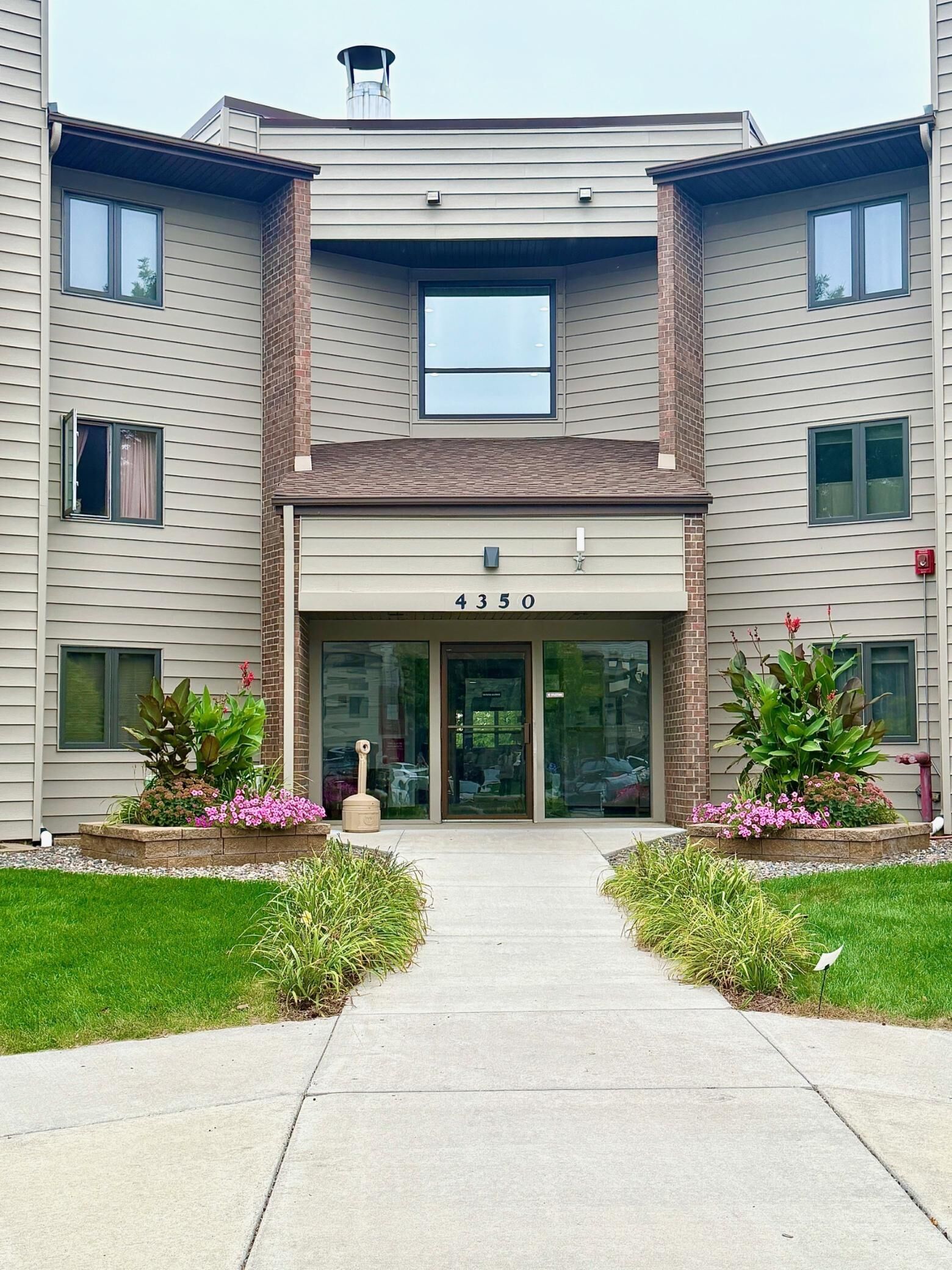Property Photo:  4350 Trenton Lane N  MN 55442 