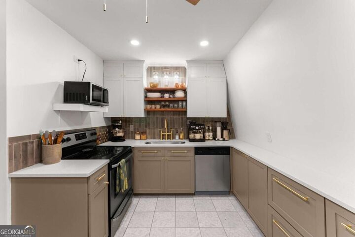 Property Photo:  100 Hidden Hills Lane  GA 30605 