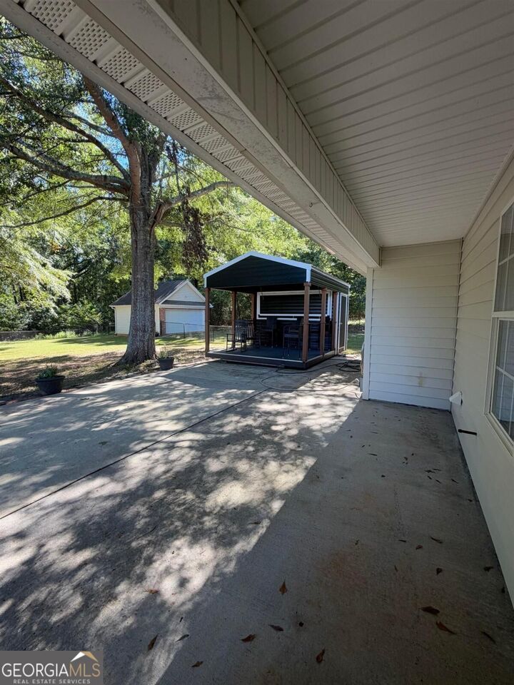 Property Photo:  156 Collis Road  GA 31024 