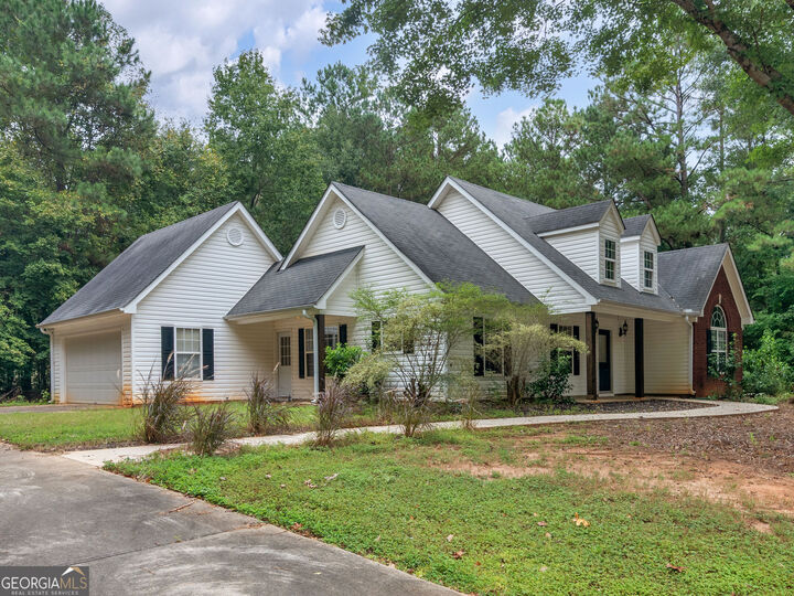 Property Photo: 207 Cobblestone Lane GA 30252
