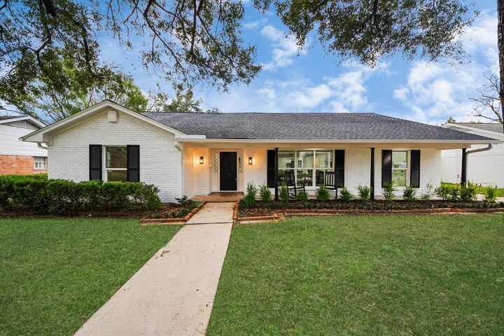 Property Photo:  7819 Pagewood Lane  TX 77063 