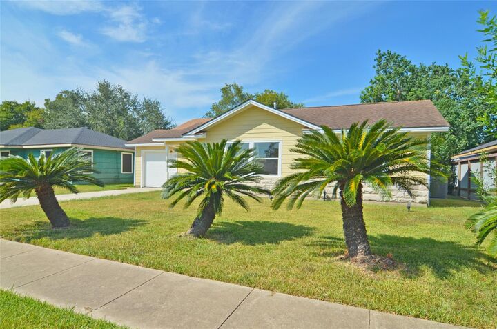 Property Photo:  1131 Globe Street  TX 77034 