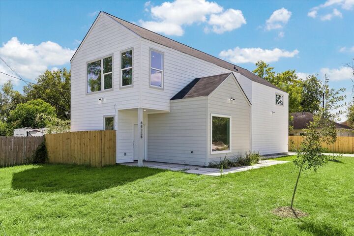 Property Photo:  6833 Cohn A And B  TX 77091 