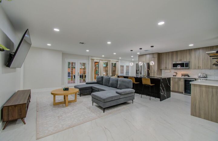 Property Photo:  5539 Edith Street  TX 77081 