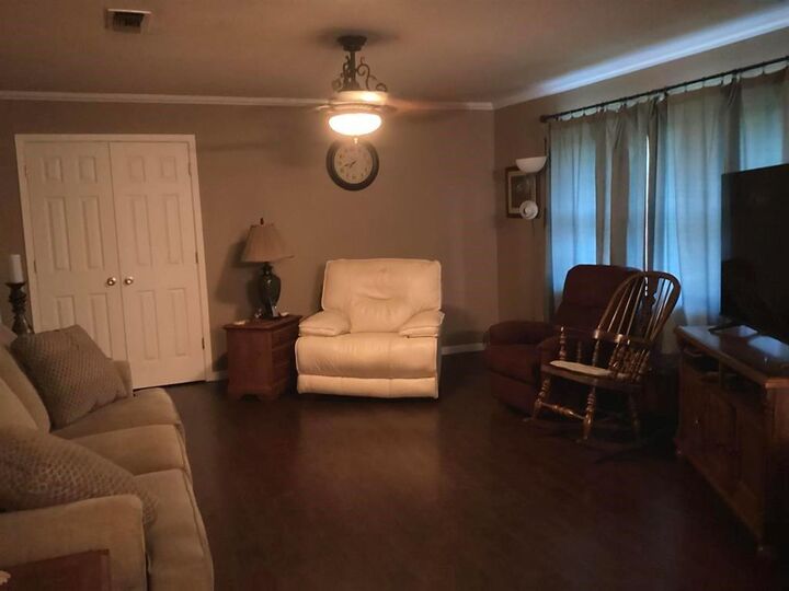 Property Photo: 402 W Drew St TX 75956