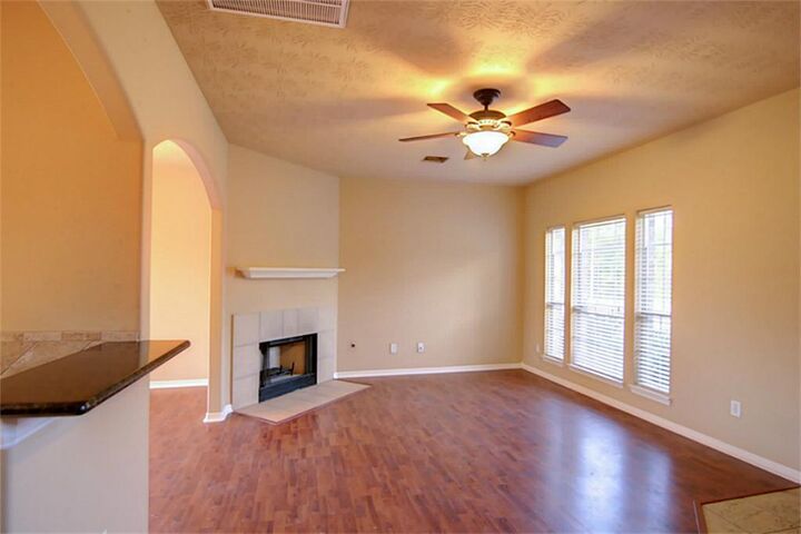 Property Photo:  2212 Valley View Crossing  TX 77304 