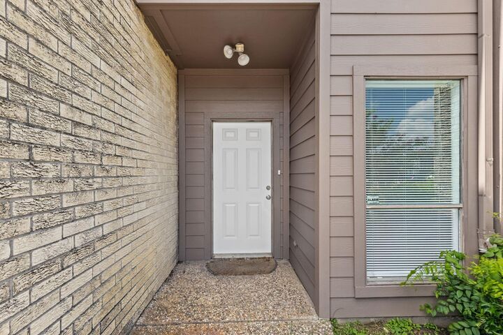 Property Photo: 11280 Braes Forest Drive 105 TX 77071