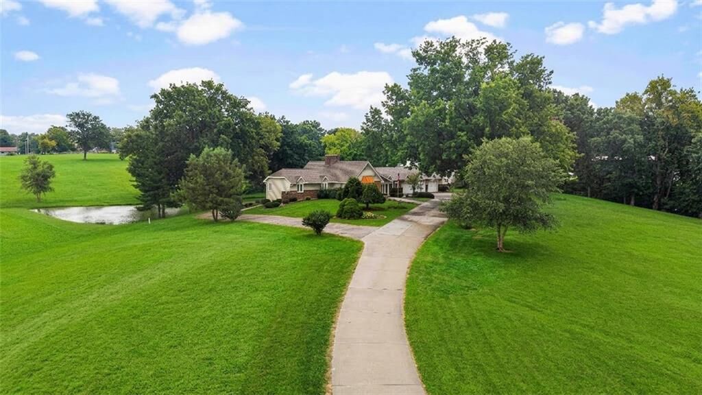Property Photo:  2303 Lynn Road  MO 64024 