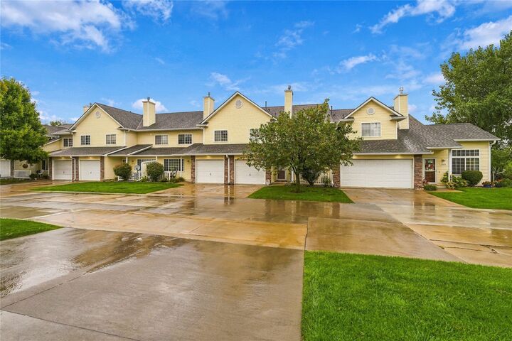Property Photo: 1517 SE Delaware Avenue 4 IA 50021