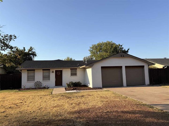 Property Photo: 7306 NW Compass Ave OK 73505