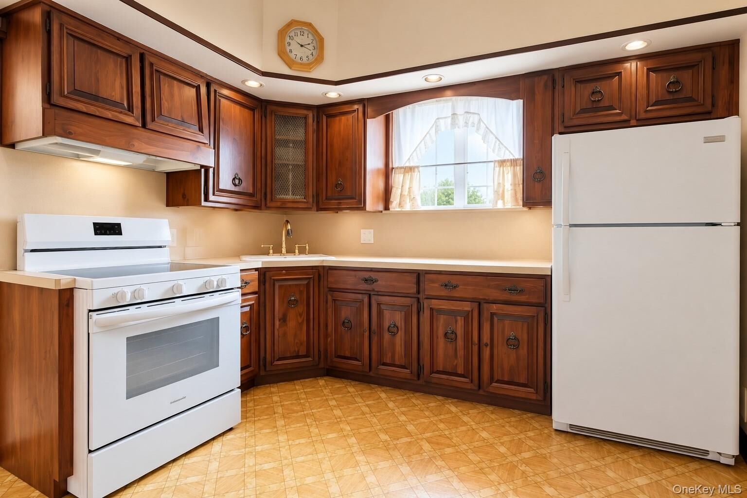 Property Photo:  12 Balfour Street 2  NY 10305 