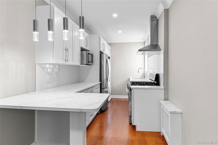 Property Photo:  1133 Midland Avenue 6F  NY 10708 