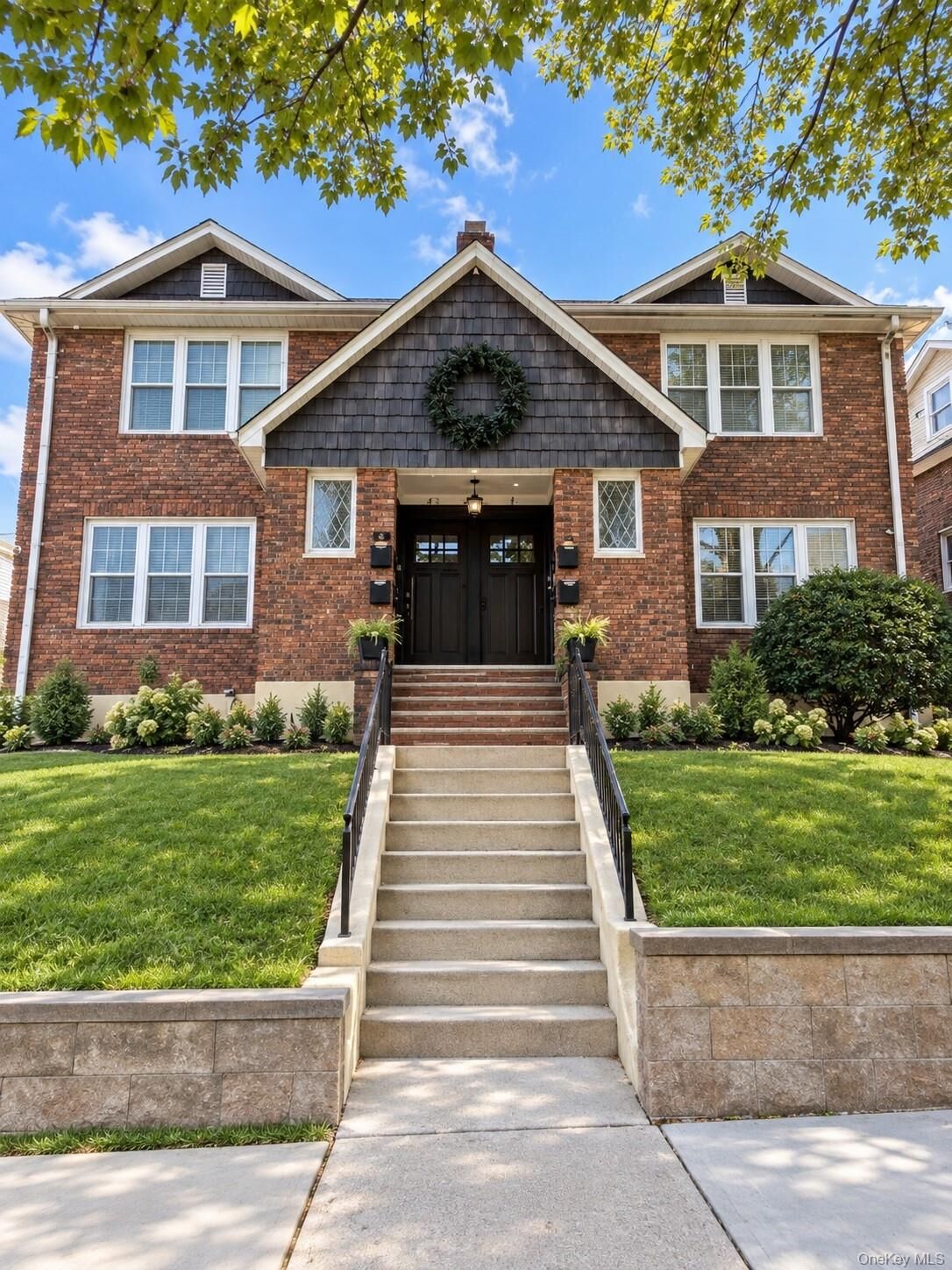 Property Photo:  23 Holbernt Court 1  NY 10302 