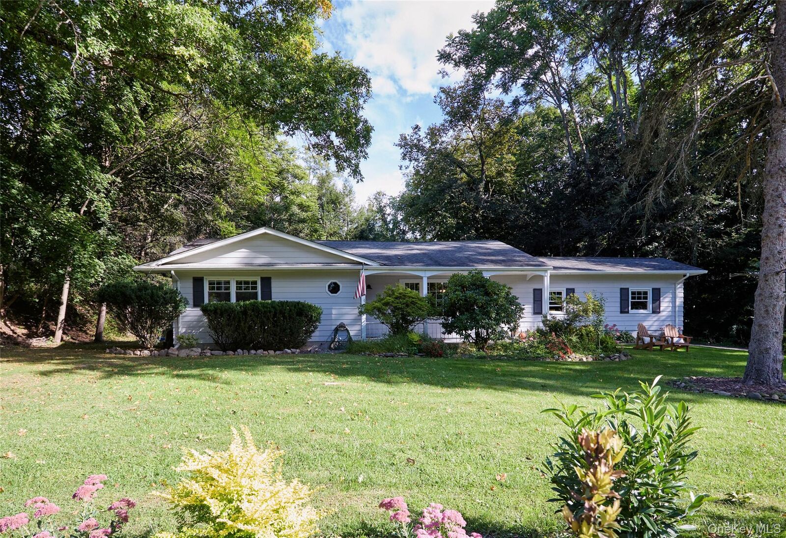 Property Photo:  9 Red Oaks Mill Road  NY 12603 
