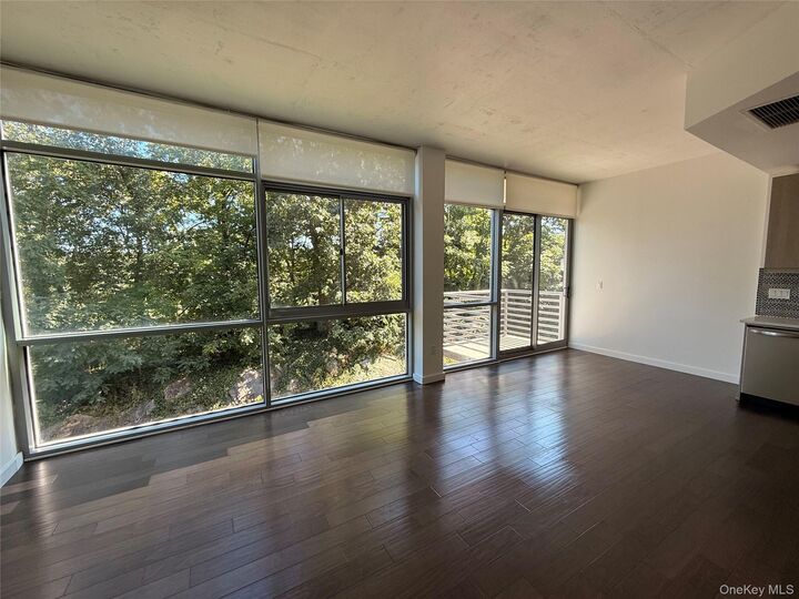 Property Photo:  250 S Central Park Avenue 4I  NY 10530 